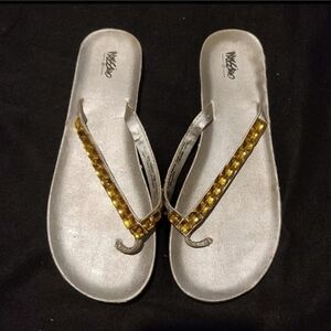 Mossimo Sandals Size 8. WORN ONCE EXCELLENT CONDITION.